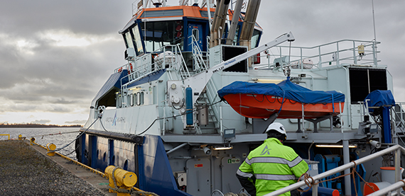 Ahto -芬兰拖船护送液化天然气船专业