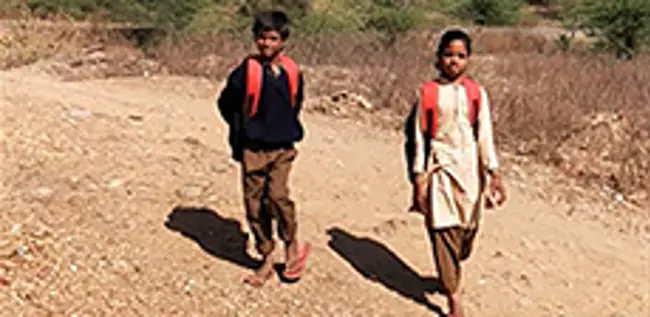 与拯救儿童合作:确保孩子得到Dungarpur安全地回到学校,印度